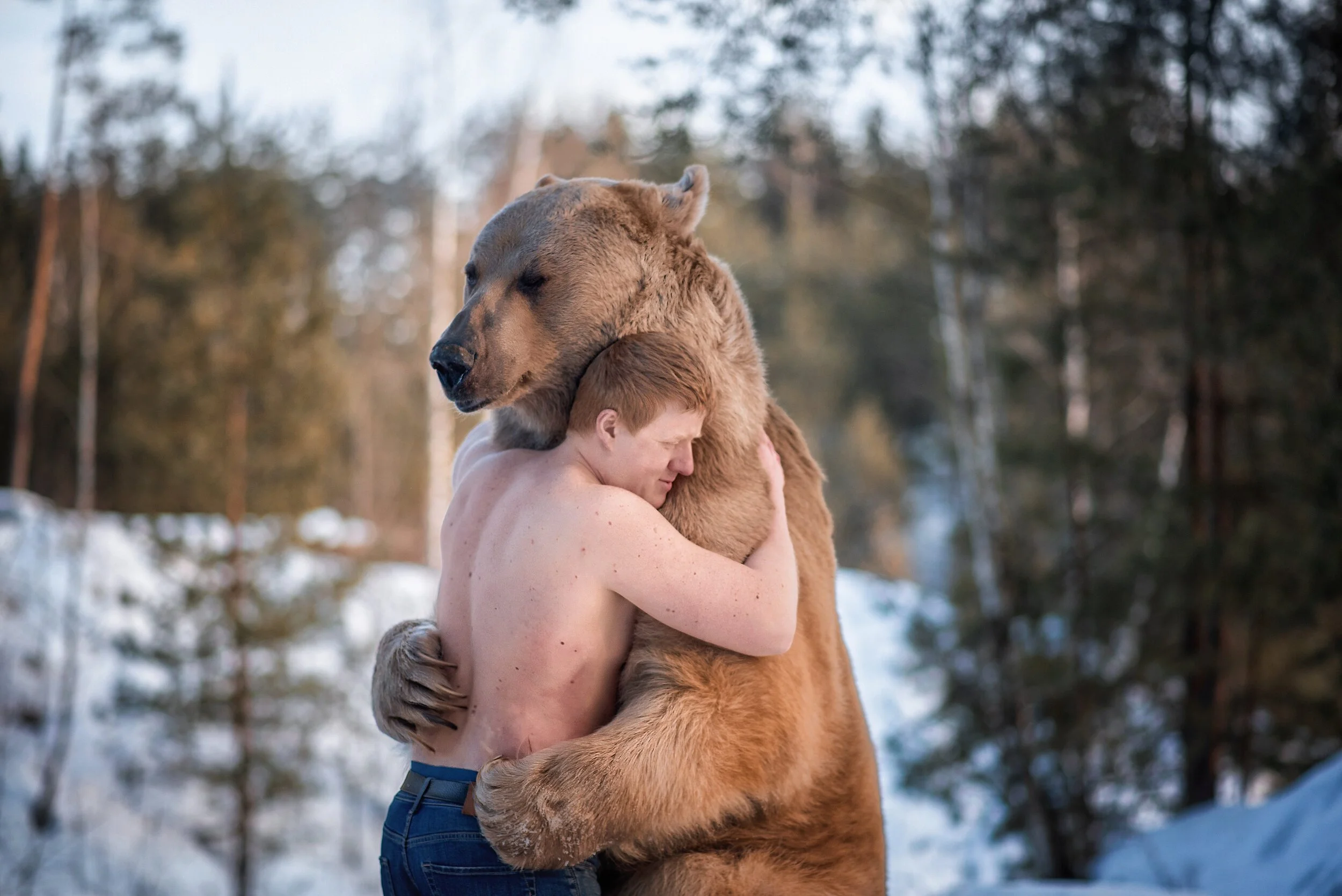 В обнимку с медведем
